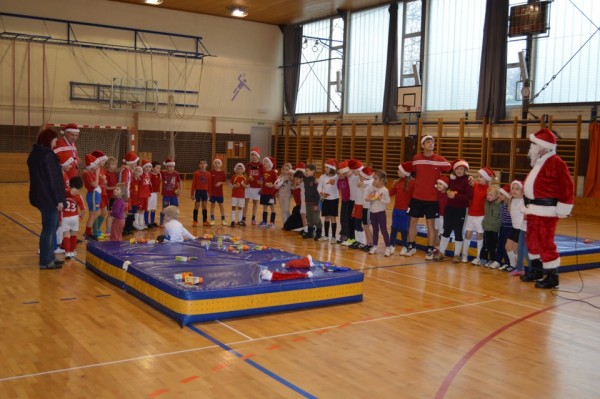 Božiček obiskal mlade nogometašice in nogometaše NK Turnišče